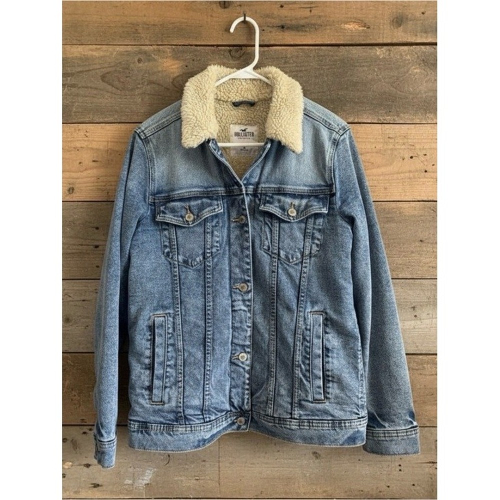 Hollister Women's Sherpa Lined Blue Denim Trucker Jacket Size Medium
